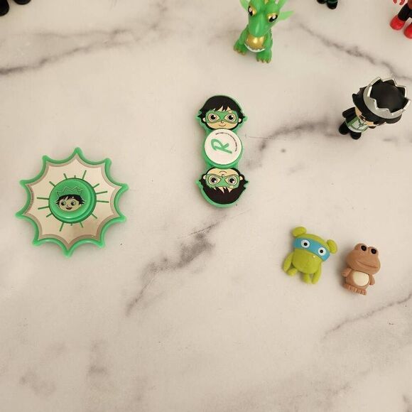 Ryan World toys bundle figurines accessories fidget spinner - Picture 6 of 6